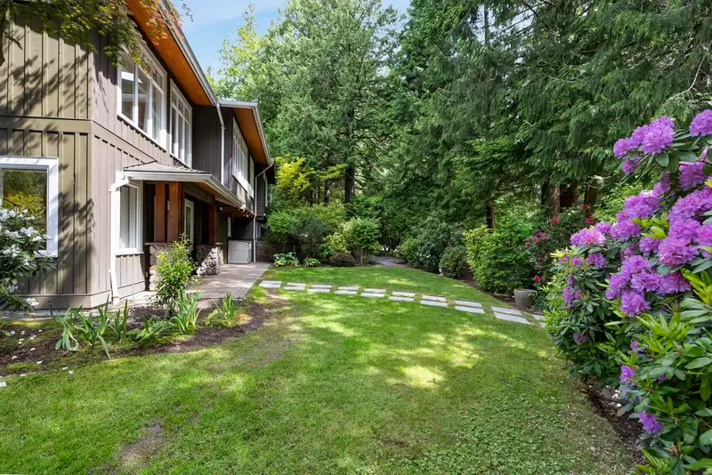 6205 ST. GEORGES AVENUE - photo 4 of 35