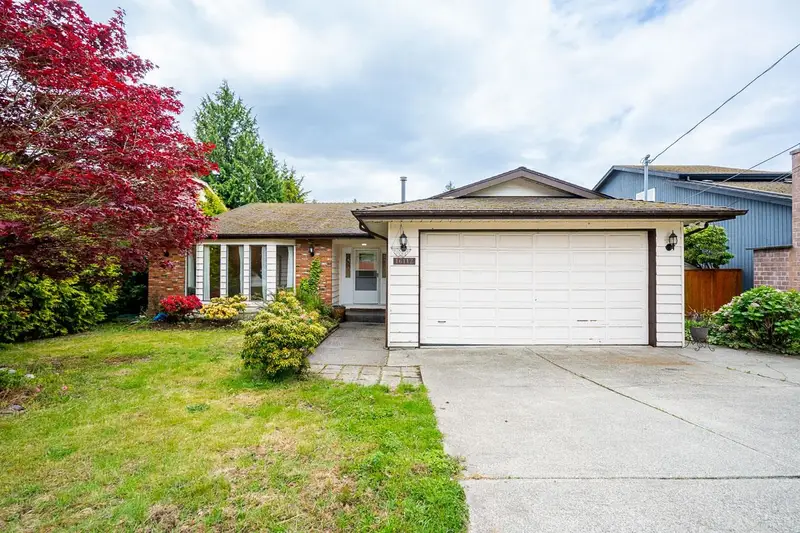 16112 10 AVENUE - photo 2 of 25