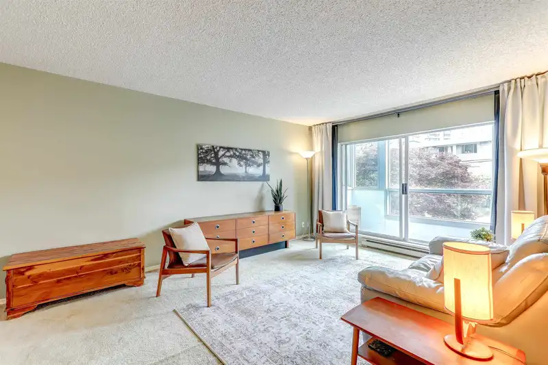 206 1473 BLACKWOOD STREET - photo 2 of 34