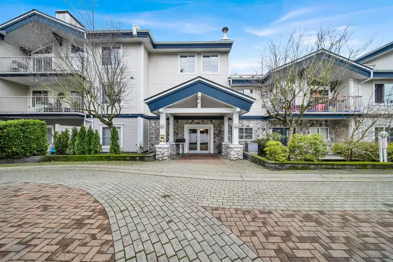 209 15298 20 AVENUE - photo 1 of 30