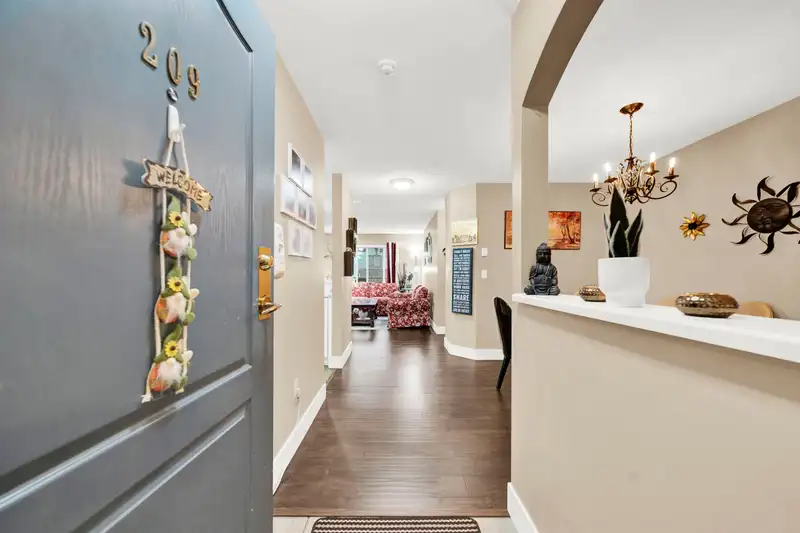 209 15298 20 AVENUE - photo 2 of 30