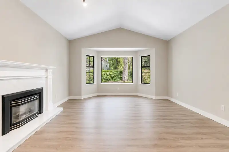 820 SEYMOUR BOULEVARD - photo 3 of 24