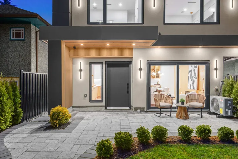 1 4549 W 11TH AVENUE - photo 2 of 25