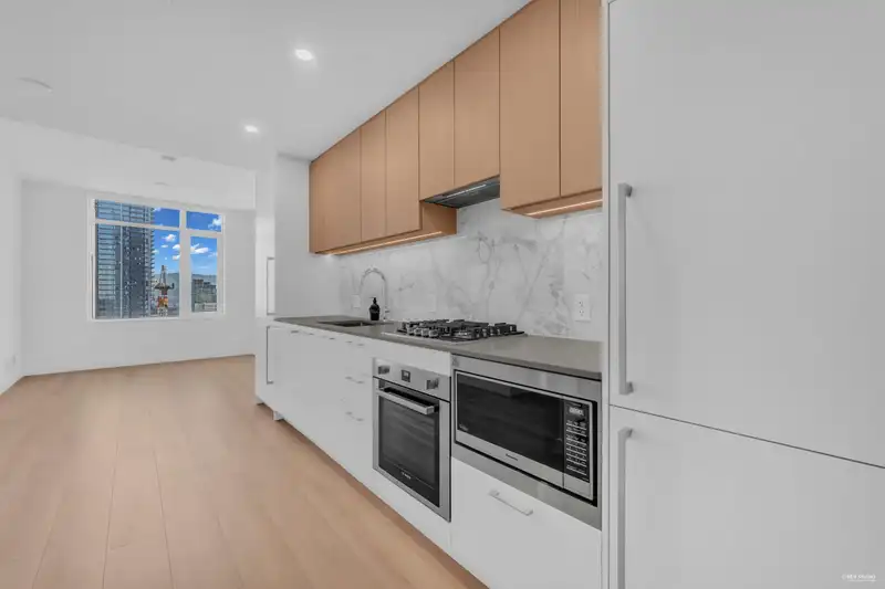 2307 6468 WILLINGDON AVENUE - photo 1 of 33