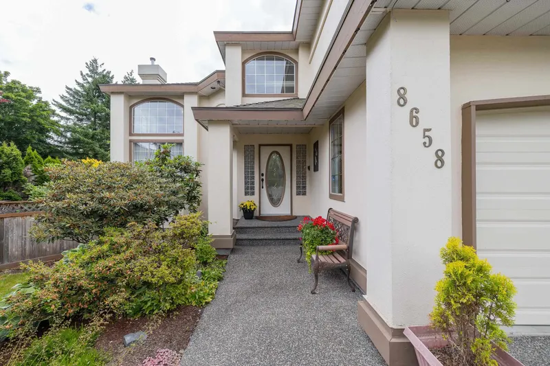 8658 165A STREET - photo 3 of 25