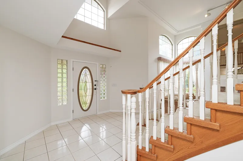 8658 165A STREET - photo 4 of 25