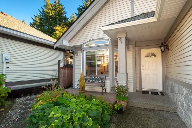 122 BLACKBERRY DRIVE - photo 2 of 40