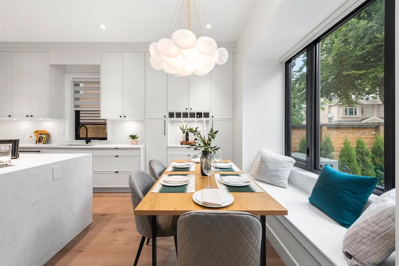 1 878 E 37 AVENUE - photo 3 of 25