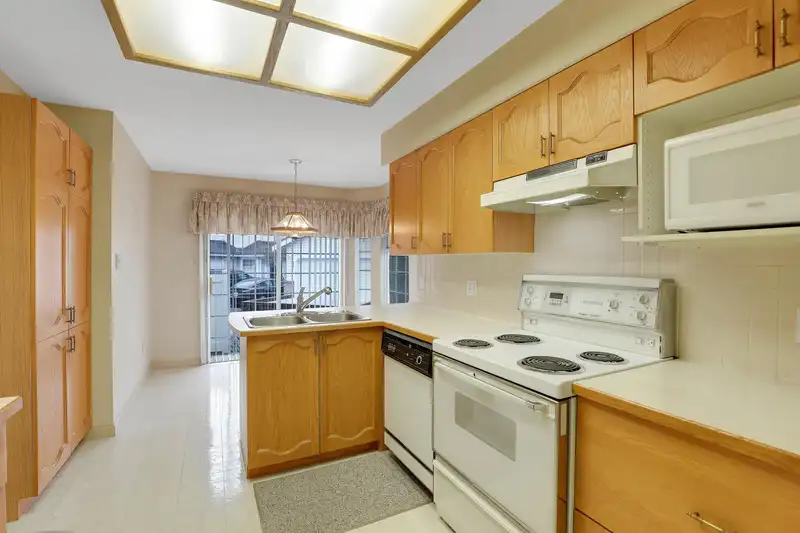 5 9168 FLEETWOOD WAY - photo 2 of 38