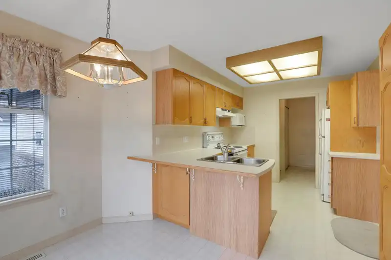 5 9168 FLEETWOOD WAY - photo 4 of 38