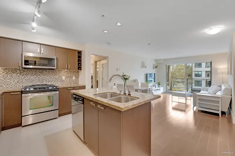 306 1689 E 13TH AVENUE - photo 4 of 30