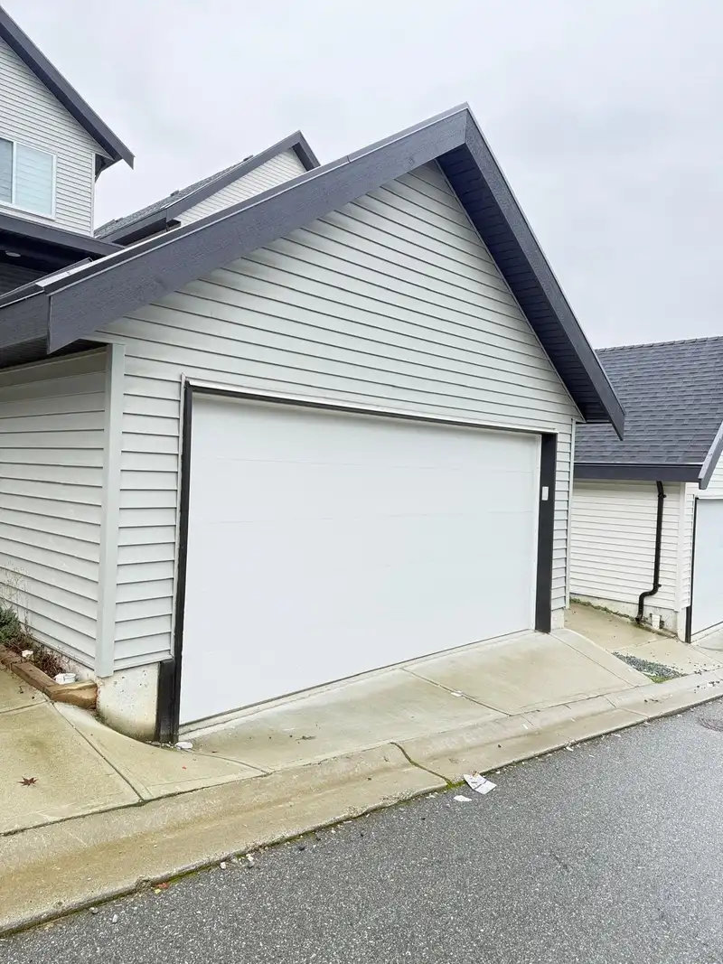 6242 147B STREET - photo 3 of 21