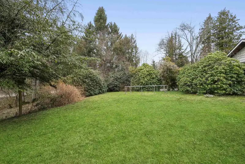 7564 184 STREET - photo 4 of 30