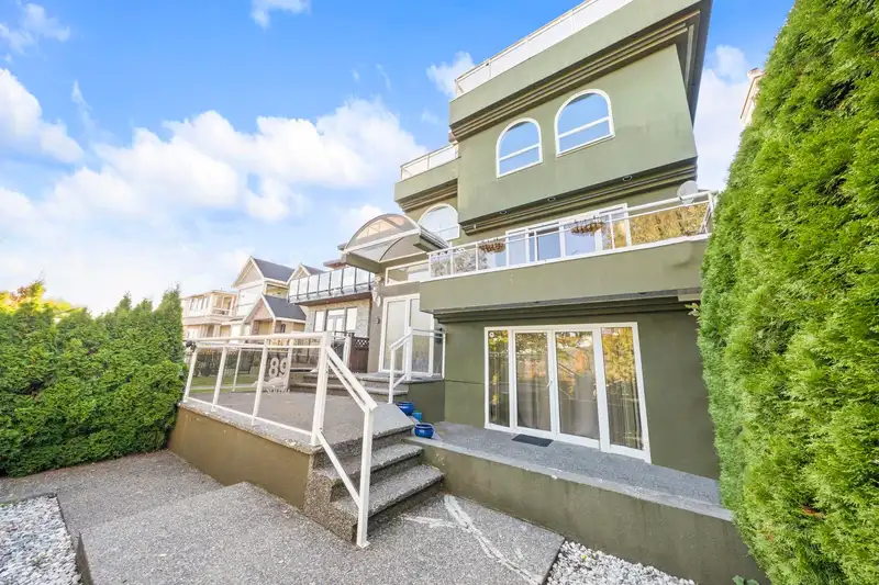 89 ELLESMERE AVENUE - photo 4 of 40