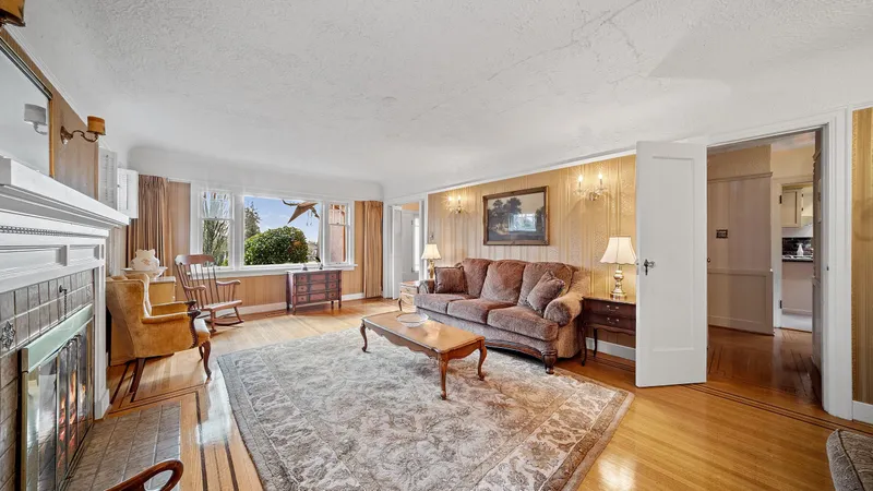 3537 W 31ST AVENUE - photo 4 of 25