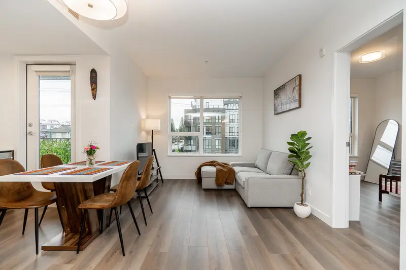 304 645 COMO LAKE AVENUE - photo 3 of 25