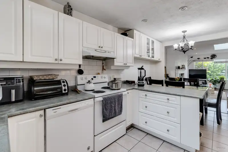 774 MILLER AVENUE - photo 3 of 25