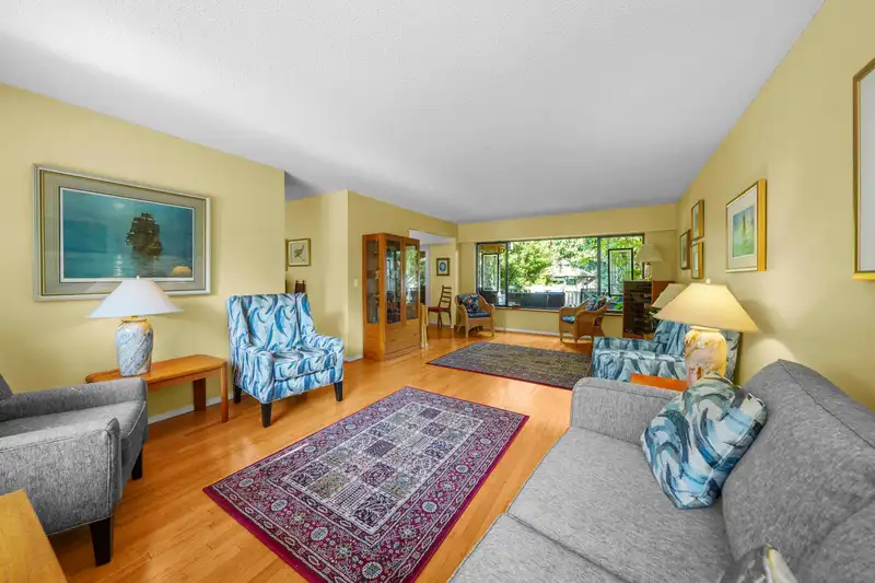 4891 6 AVENUE - photo 4 of 31