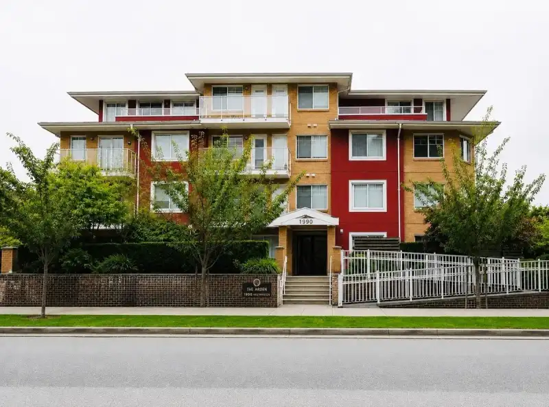 402 1990 WESTMINSTER AVENUE - photo 1 of 17