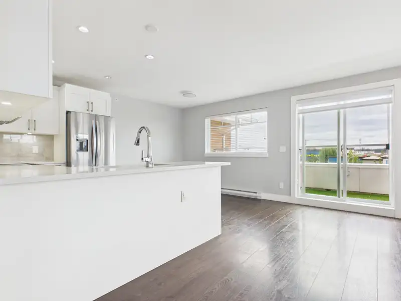 402 1990 WESTMINSTER AVENUE - photo 2 of 17