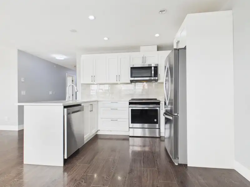 402 1990 WESTMINSTER AVENUE - photo 3 of 17