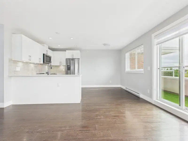 402 1990 WESTMINSTER AVENUE - photo 4 of 17