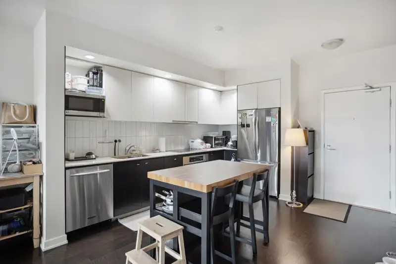 508 750 W 12TH AVENUE - photo 2 of 37