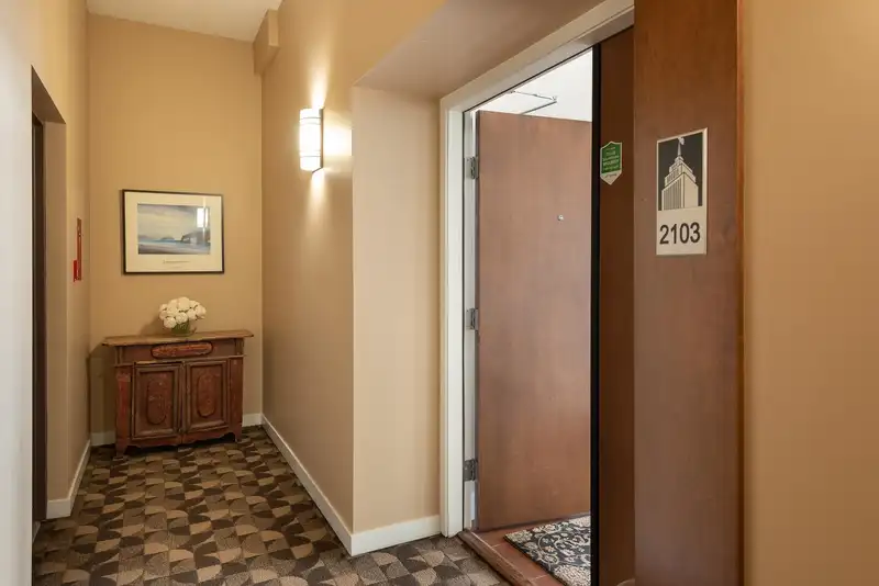 2103 610 VICTORIA STREET - photo 3 of 38