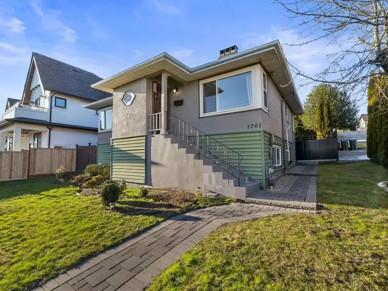 1701 NANAIMO STREET - photo 2 of 34