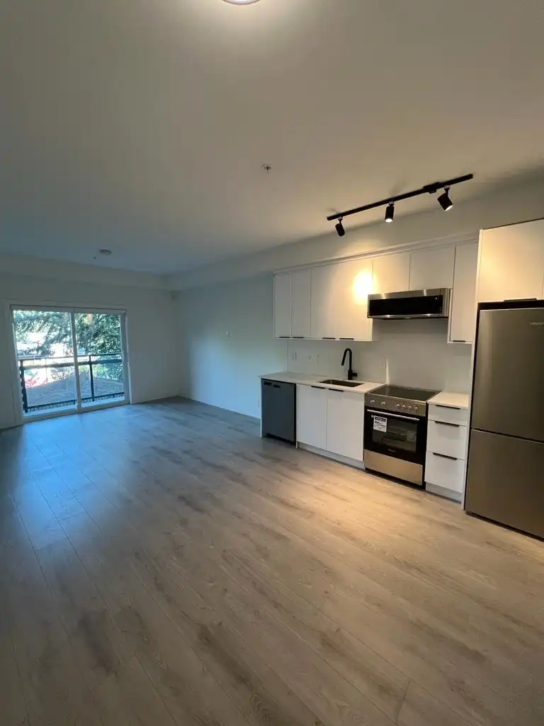 312 10616 132 STREET - photo 2 of 6