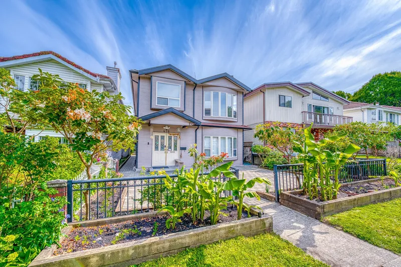 426 E 18TH AVENUE - photo 2 of 25