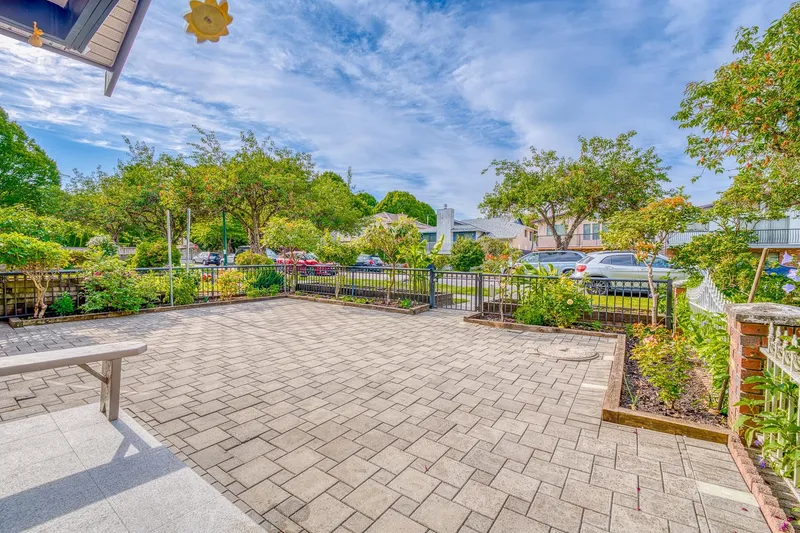 426 E 18TH AVENUE - photo 3 of 25