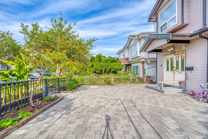 426 E 18TH AVENUE - photo 4 of 25