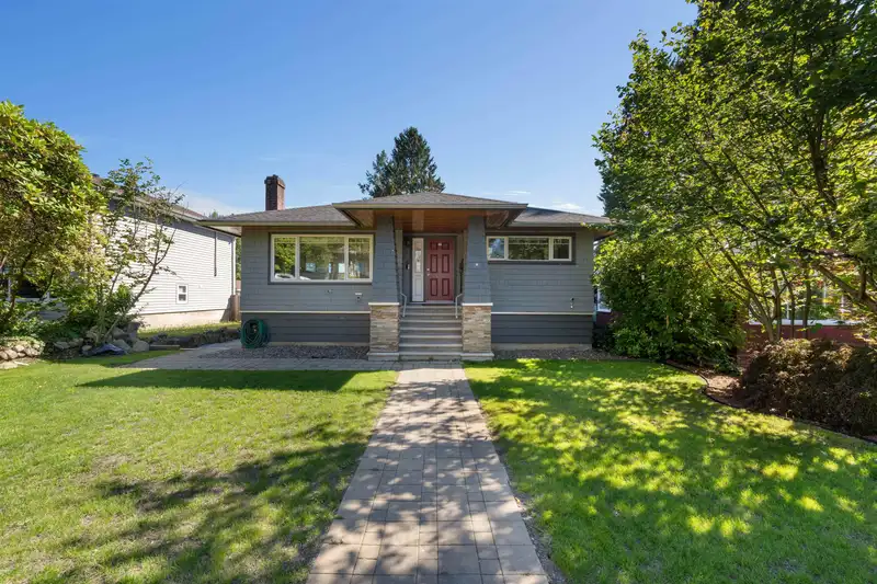 409 W 27TH STREET - photo 1 of 40