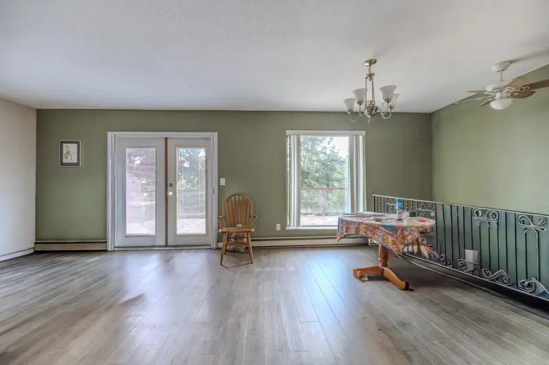 538 REED ROAD - photo 3 of 25