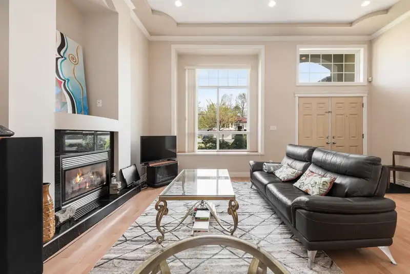 1351 DUTHIE AVENUE - photo 3 of 37