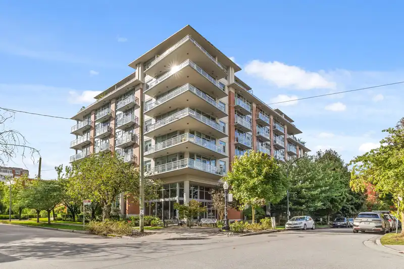 2727 SOPHIA STREET - photo 1 of 37