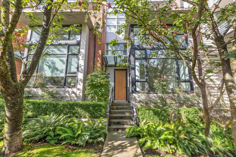 2727 SOPHIA STREET - photo 2 of 37