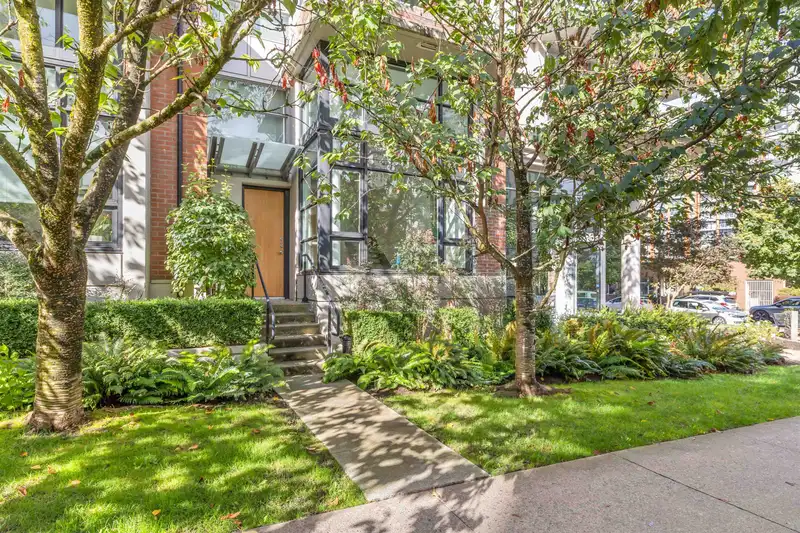 2727 SOPHIA STREET - photo 4 of 37