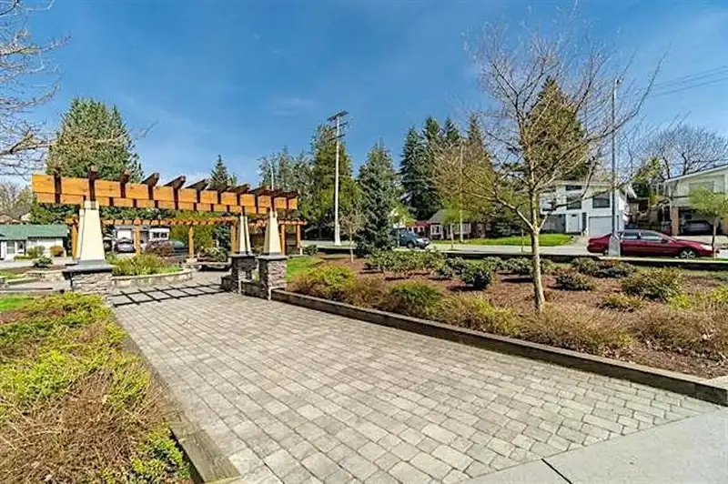 223 2565 CAMPBELL AVENUE - photo 2 of 9