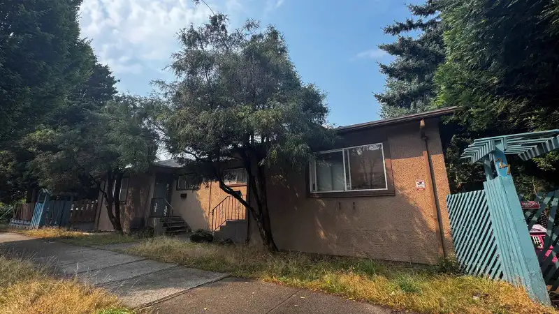 75 N NANAIMO STREET - photo 1 of 5