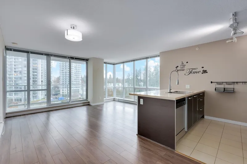 604 9981 WHALLEY BOULEVARD - photo 2 of 25