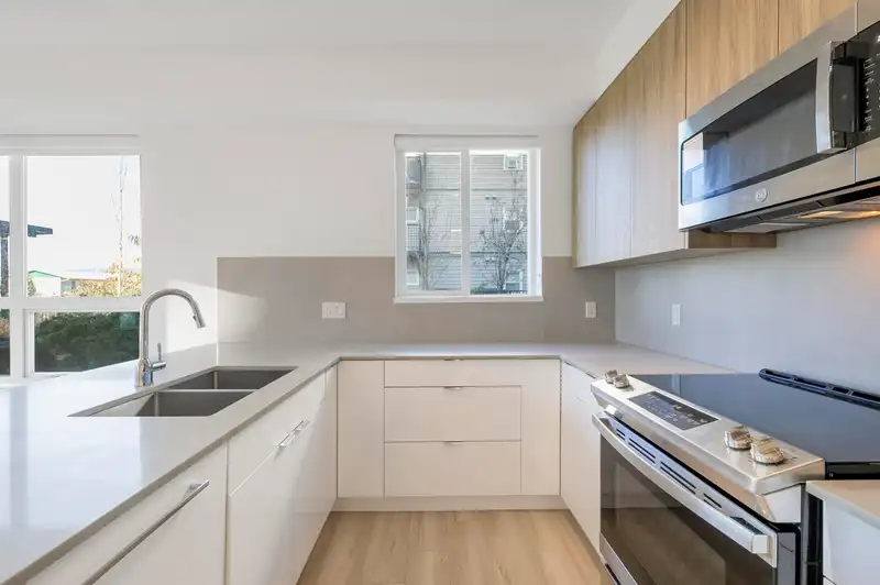 104 11913 BURNETT STREET - photo 4 of 15