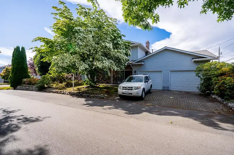 1525 E 51ST AVENUE - photo 3 of 25