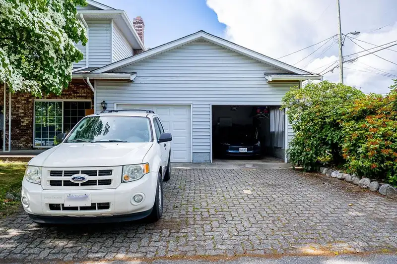 1525 E 51ST AVENUE - photo 4 of 25