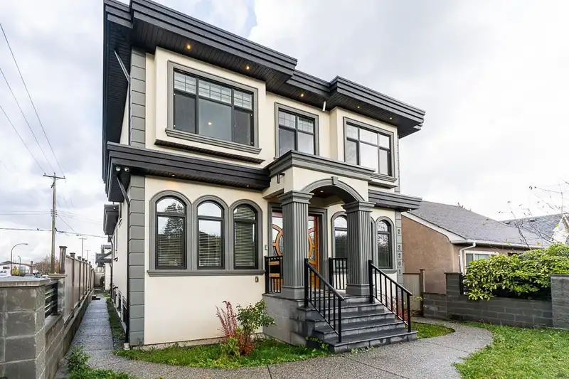 2201 E 41ST AVENUE - photo 2 of 9