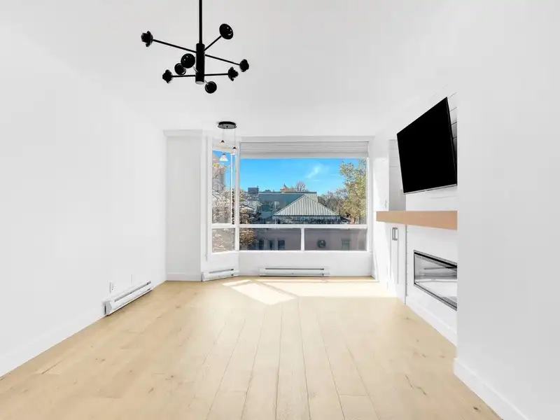 605 2668 ASH STREET - photo 4 of 21