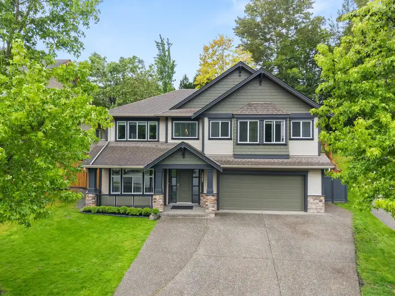 3887 ANGUS CRESCENT - photo 1 of 40