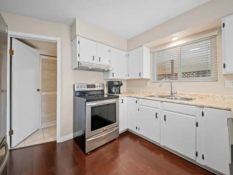 17213 59A AVENUE - photo 3 of 40