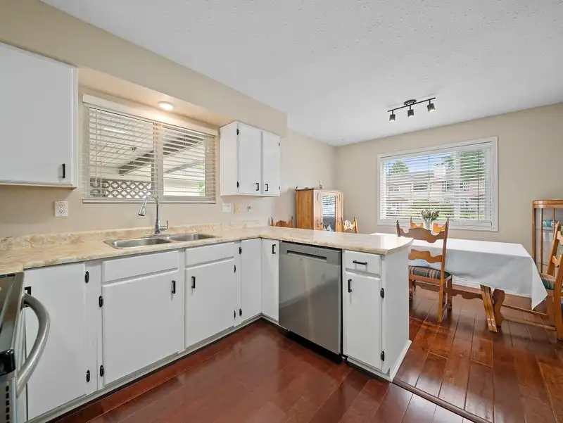 17213 59A AVENUE - photo 4 of 40